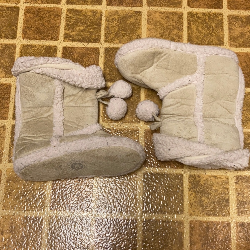 Old Navy slippers, children's size small(10/11).